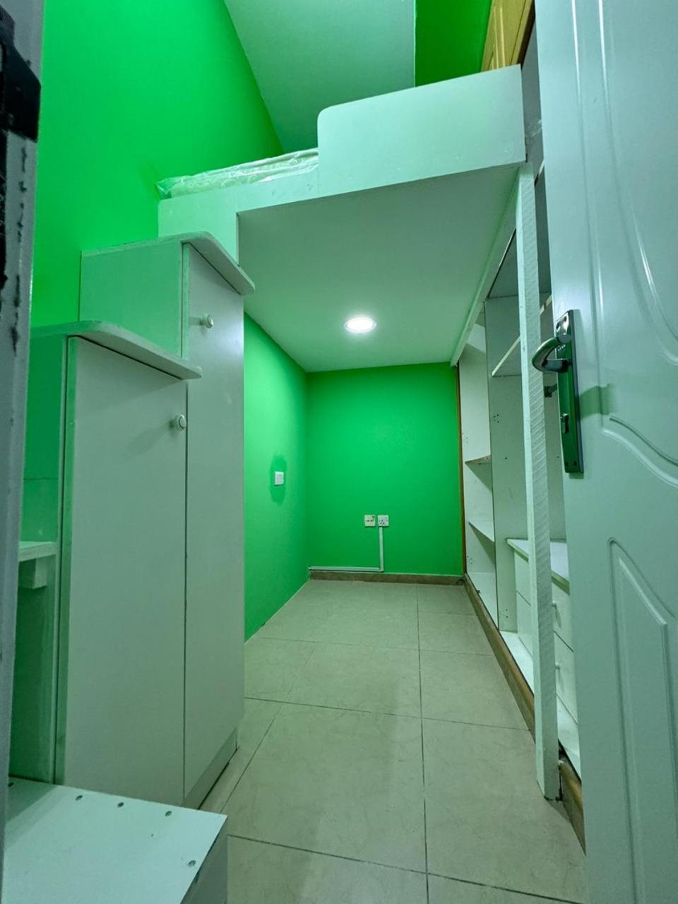 Capsule hotel Ready To Rent Partitions Bed Spaces & *